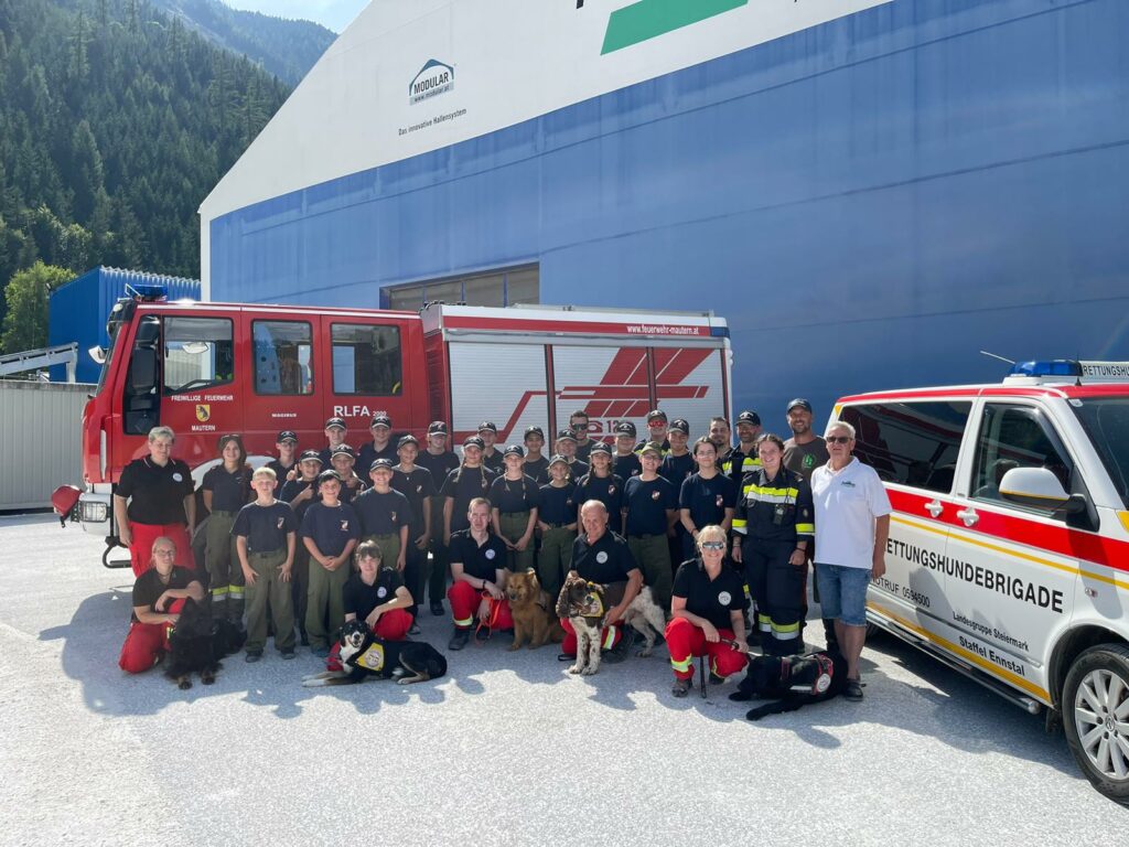 Jugendübung mit der Rettungshundebrigade