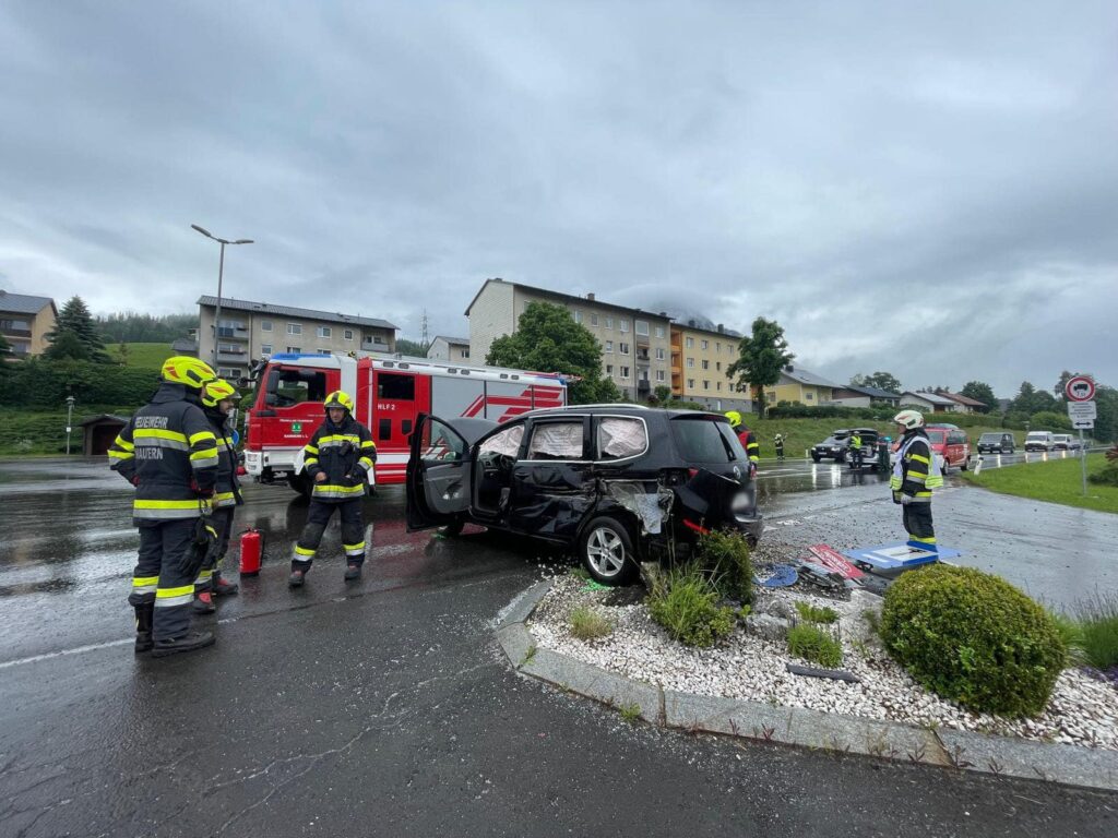 03.06.2024 | T03V – Verkehrsunfall B113 Pkw gegen Lkw